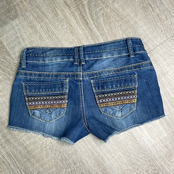 Mossimo Medium Wash Boho Embroidered Cutoff Denim Shorts Women’s/Junior Size 5 - Picture 5 of 8